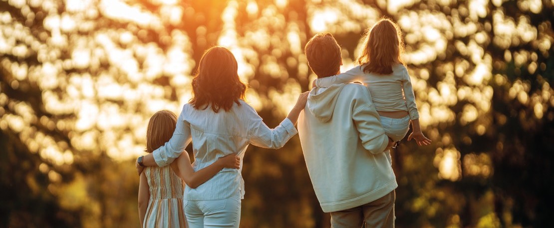 Photo d'illustration d'une famille profitant du soleil
